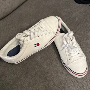 Tommy Hilfiger woman's canvas sneaker